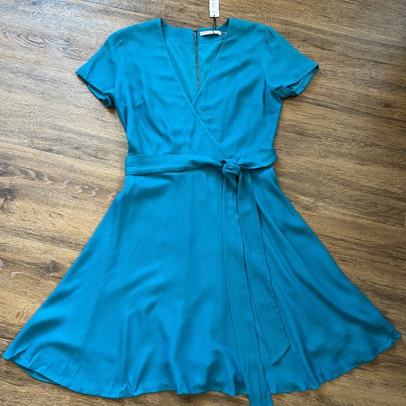 Alice + Olivia Dresses & Skirts - Alice + Olivia Dress